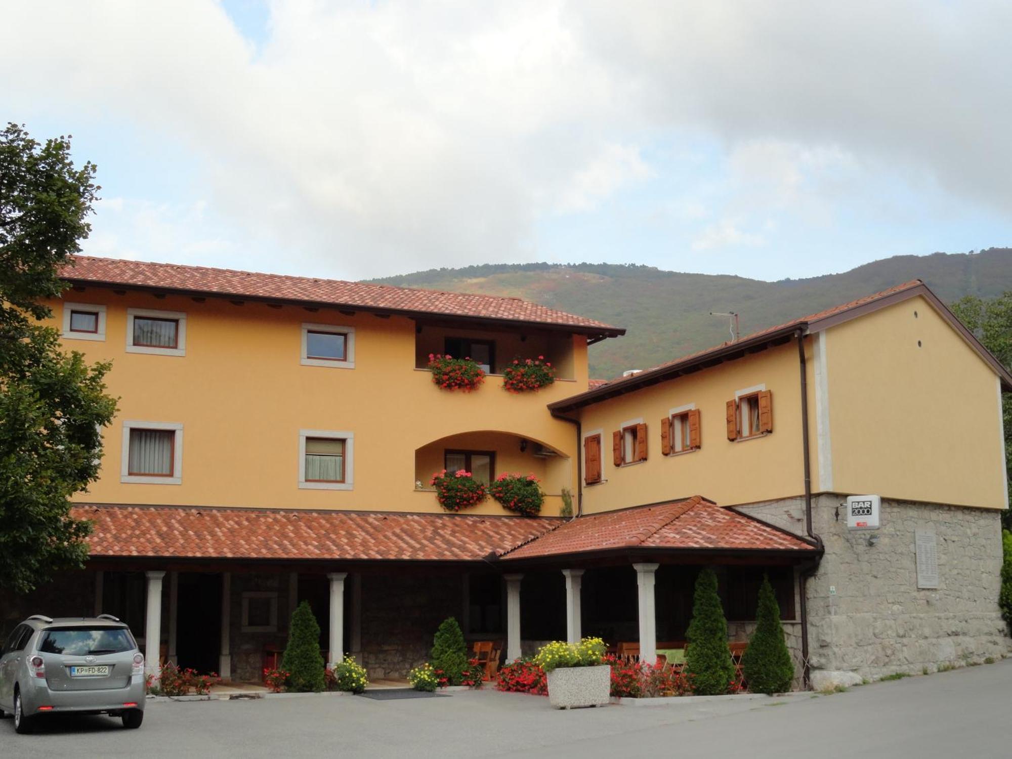 Guest House Pod Slavnikom Podgorje  Zewnętrze zdjęcie